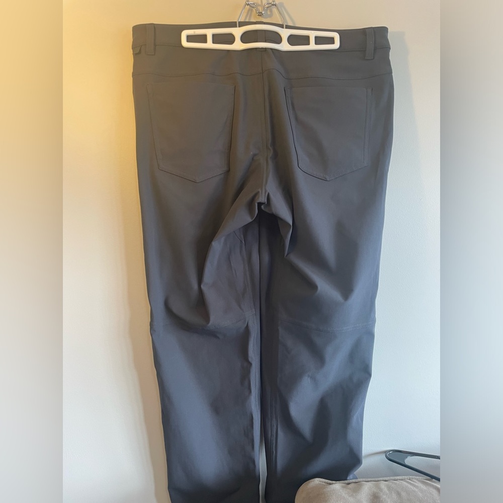 Men’s lululemon athleisure pants